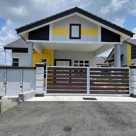 Bungalow Homestay Jasin Perdana Eksteriør billede
