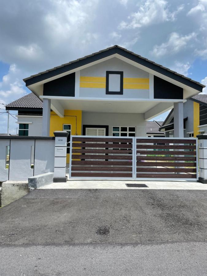 Bungalow Homestay Jasin Perdana Eksteriør billede