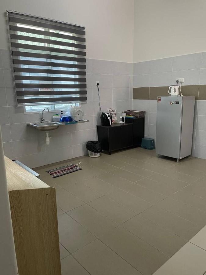 Bungalow Homestay Jasin Perdana Eksteriør billede
