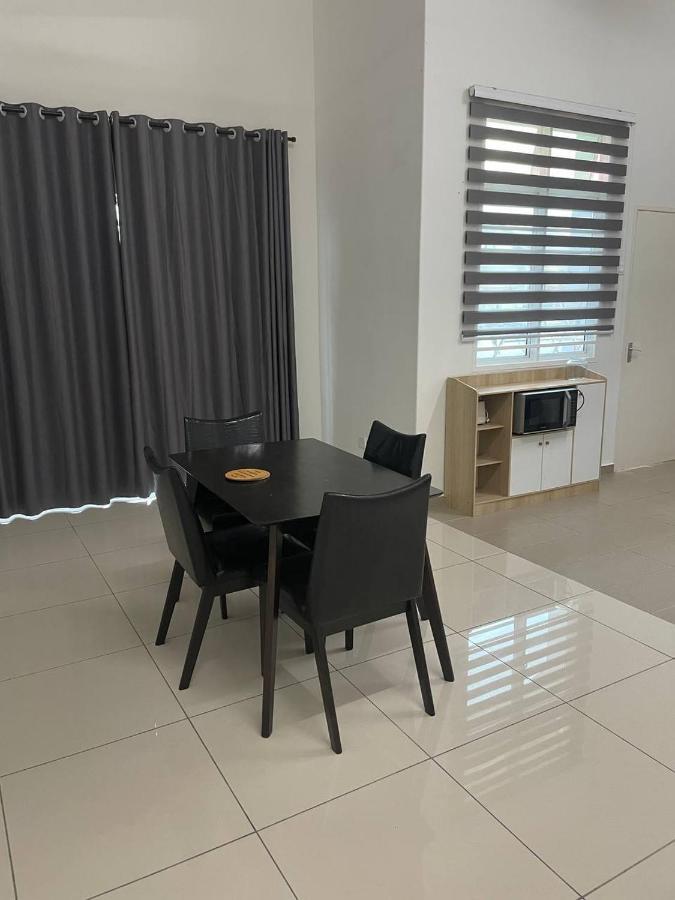 Bungalow Homestay Jasin Perdana Eksteriør billede
